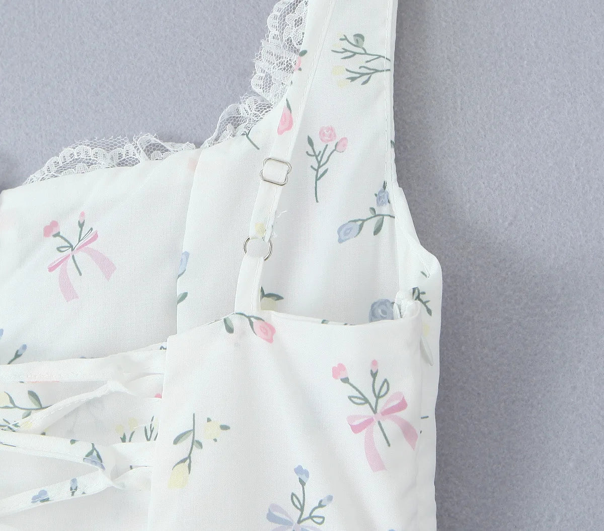 Vestido Curto com Corpete de Renda e Botões — foto 21 | Tolobasao