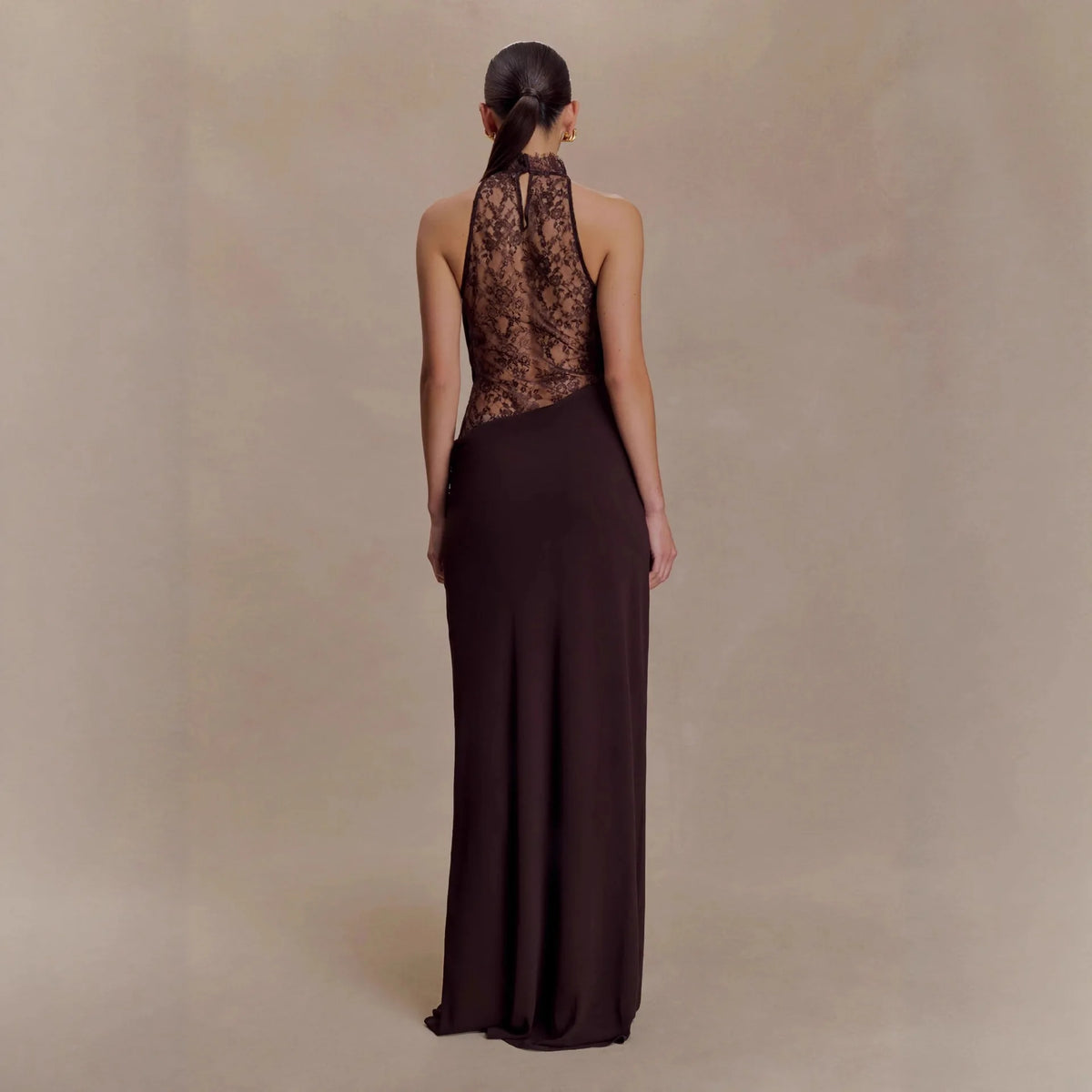 Vestido Comprido de Renda com Gola Alta — foto 2 | Tolobasao