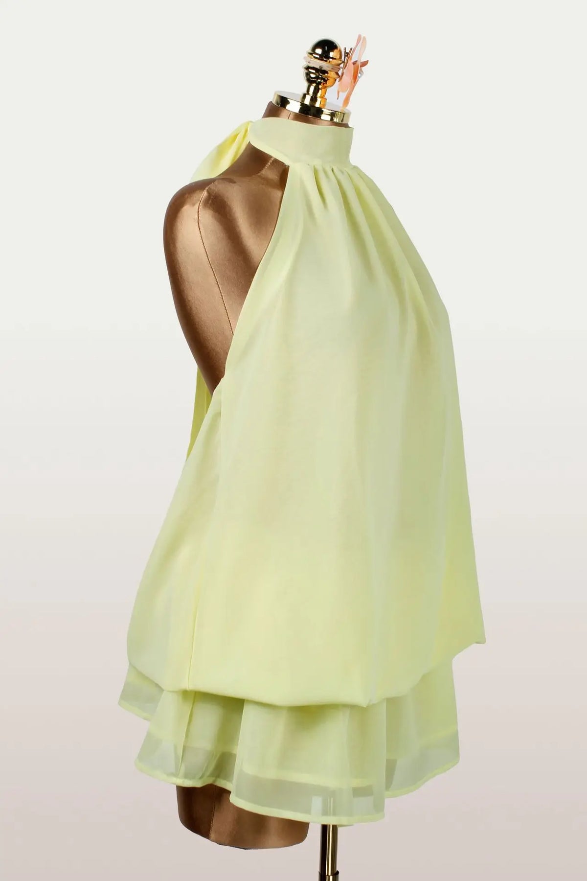 Vestido Curto de Chiffon com Decote Halter — foto 16 | Tolobasao