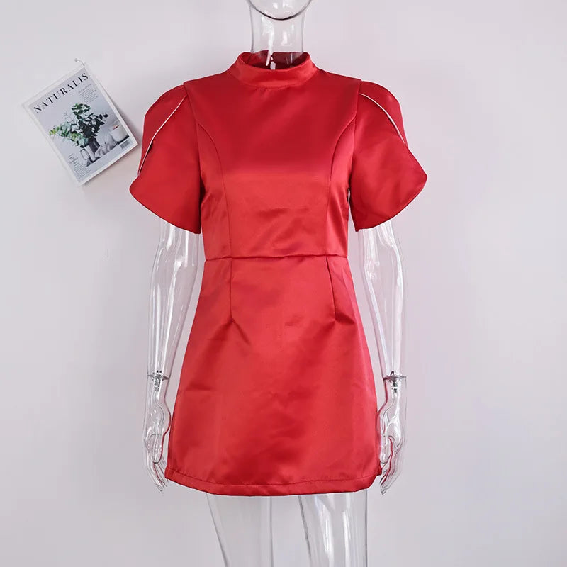 Vestido Curto com Laço e Recortes — foto 9 | Tolobasao