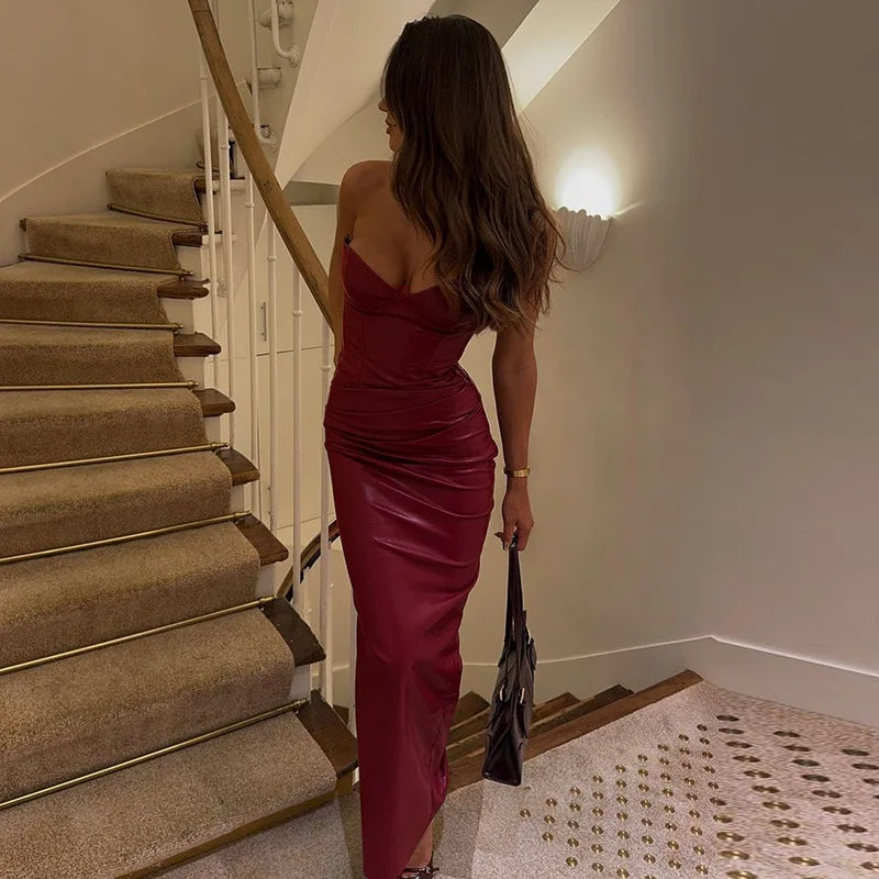 Vestido Comprido Vermelho com Efeito Couro e Corpete — foto 15 | Tolobasao