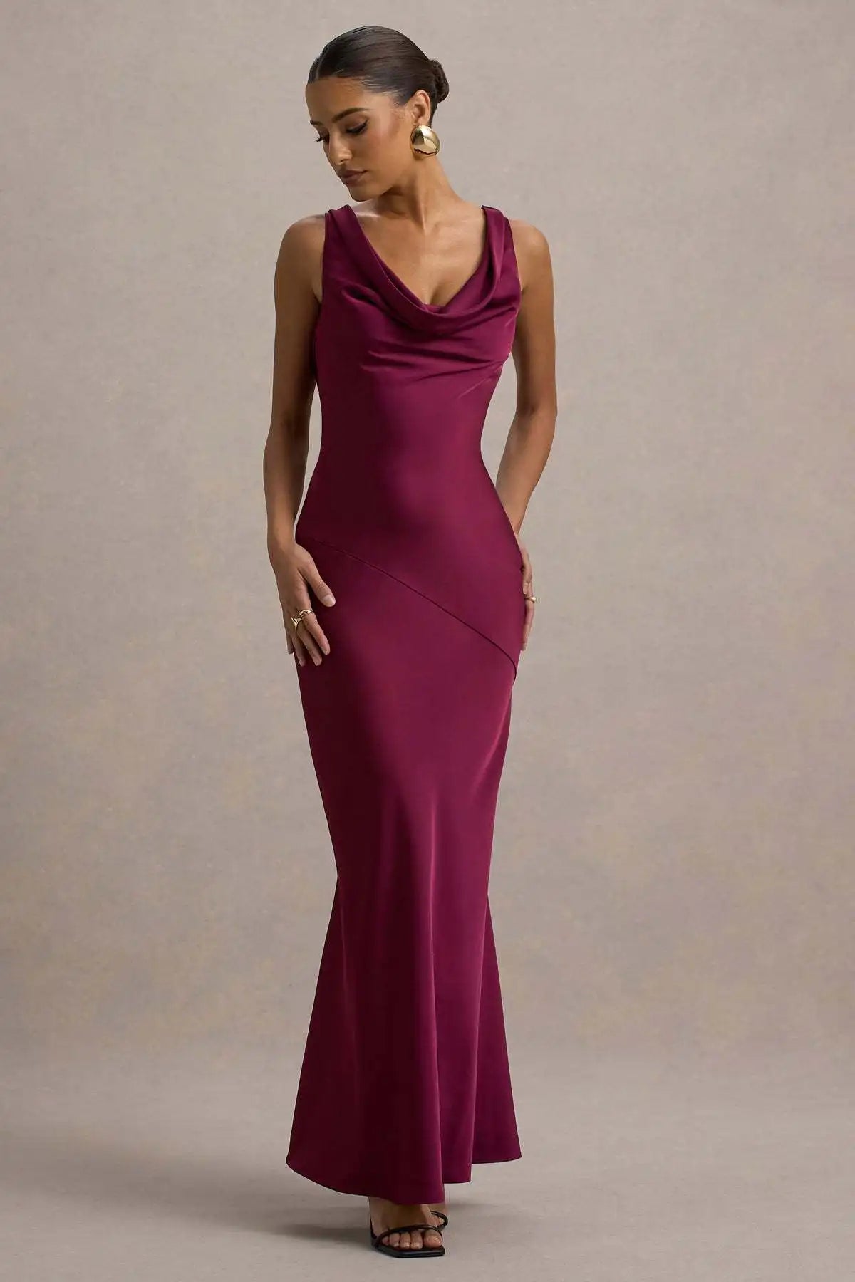 Vestido Comprido de Cetim com Costas Descobertas — foto 39 | Tolobasao
