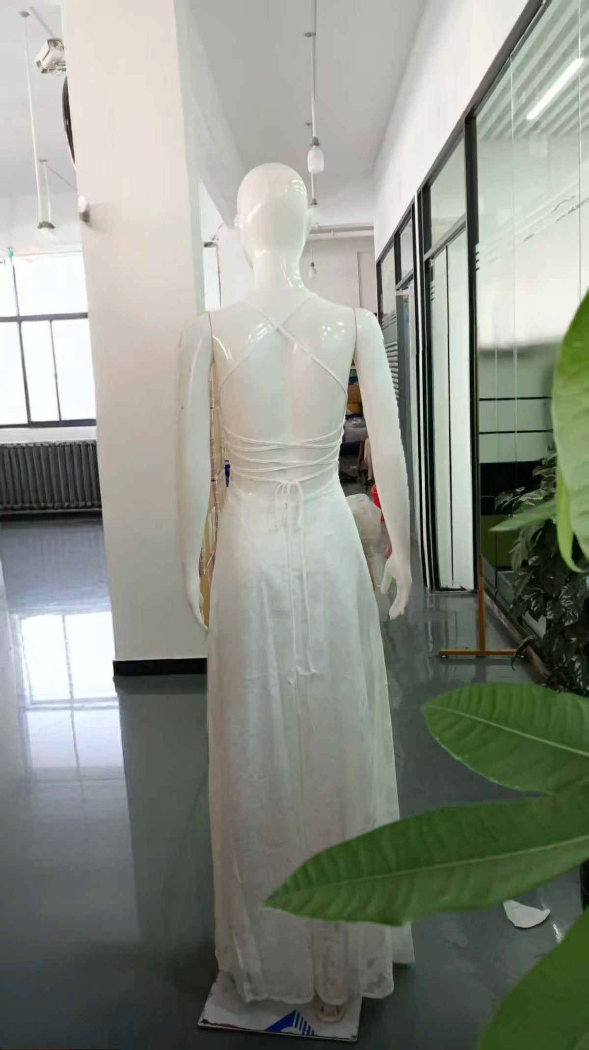 Vestido Comprido de Chiffon com Costas Descobertas — foto 9 | Tolobasao