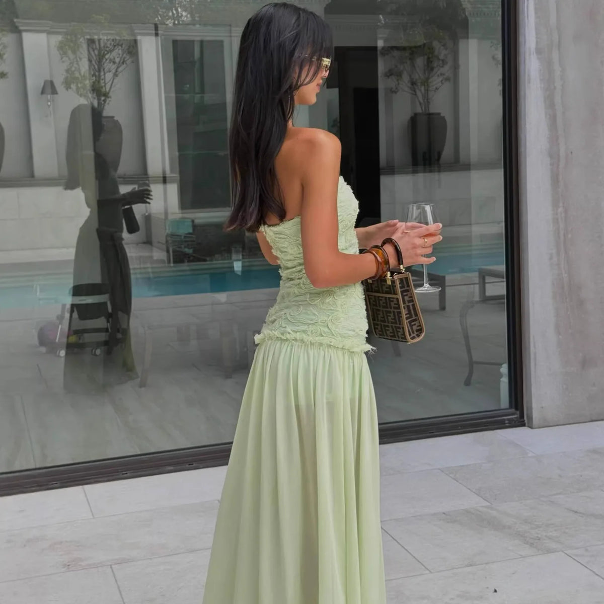 Vestido Comprido Bordado sem Alças — foto 10 | Tolobasao