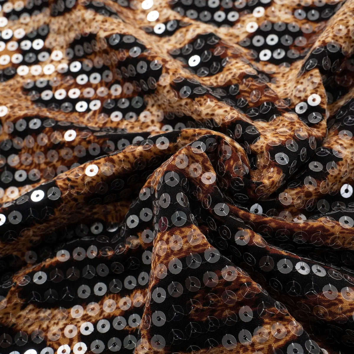 Vestido Curto com Lantejoulas e Decote em V — foto 17 | Tolobasao