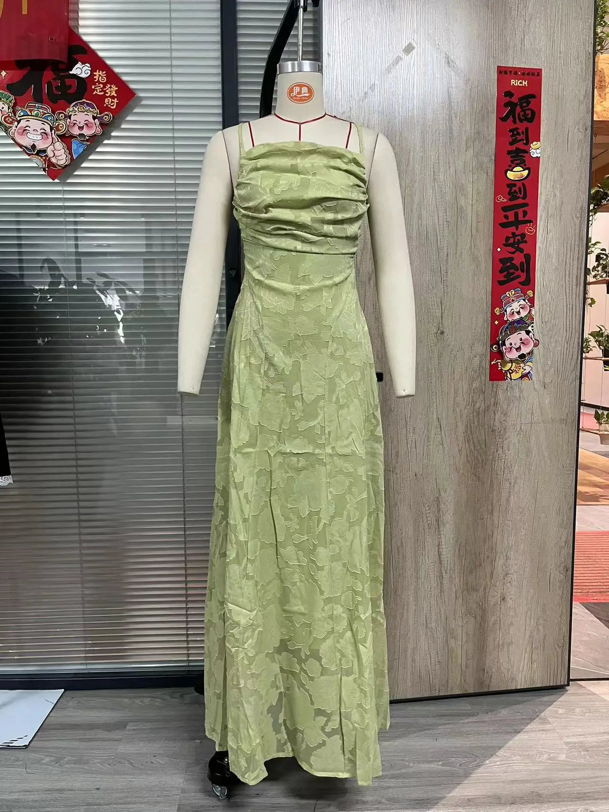 Vestido Comprido de Chiffon com Costas Descobertas — foto 13 | Tolobasao