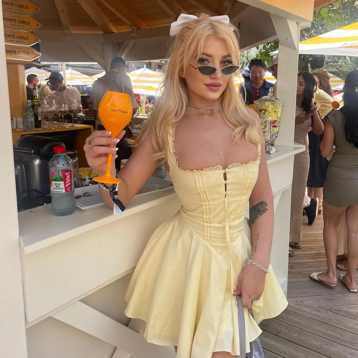 Vestido Curto com Corpete de Renda e Botões — foto 32 | Tolobasao