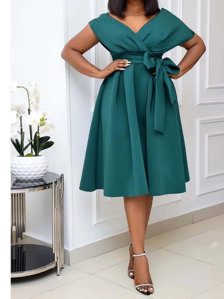 Vestido Midi com Laço e Decote em V — foto 2 | Tolobasao