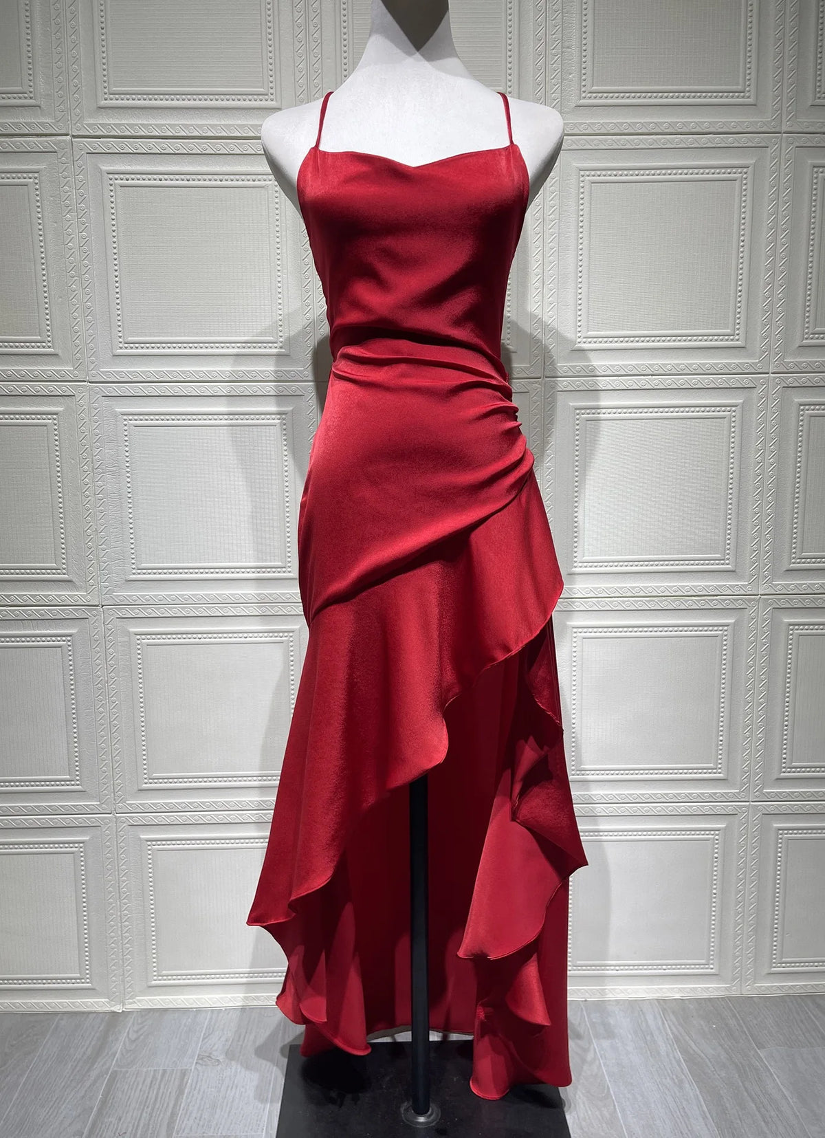 Vestido Comprido Acetinado com Folhos — foto 14 | Tolobasao