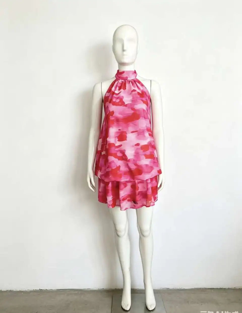 Vestido Curto de Chiffon com Decote Halter — foto 9 | Tolobasao