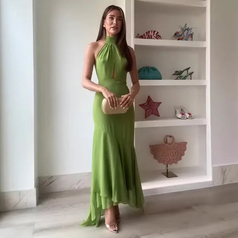 Vestido Comprido com Decote Halter, Folhos e Costas Descobertas em Verde — foto 4 | Tolobasao