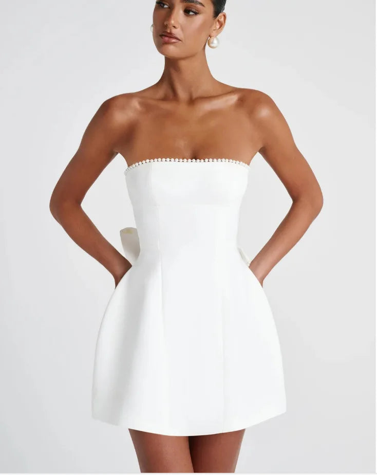 Vestido Curto com Laço de Pérolas e Costas Descobertas — foto 40 | Tolobasao