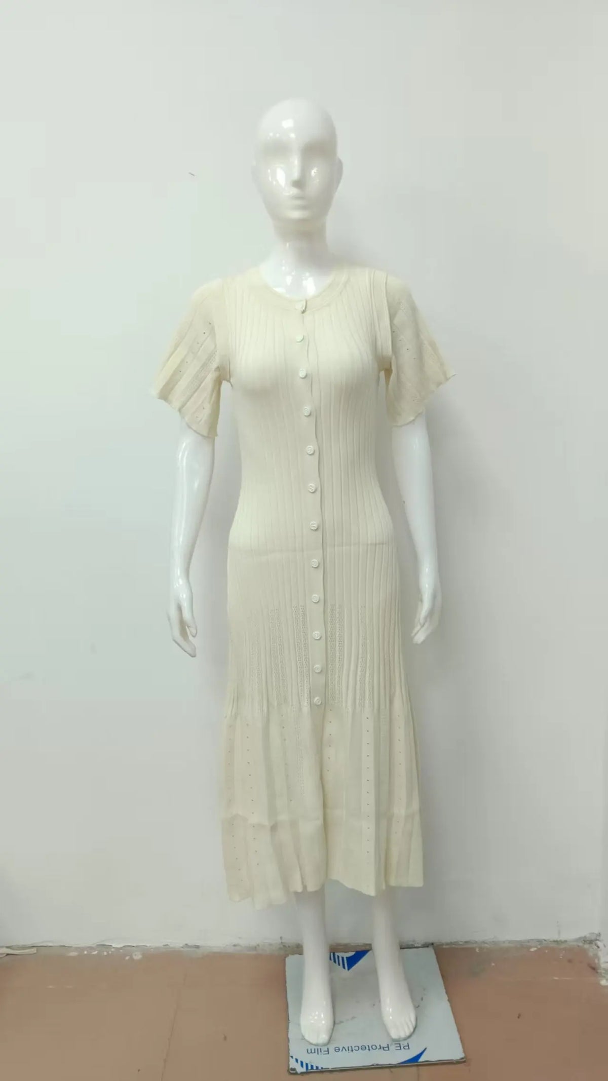 Vestido Midi de Malha com Botões — foto 12 | Tolobasao