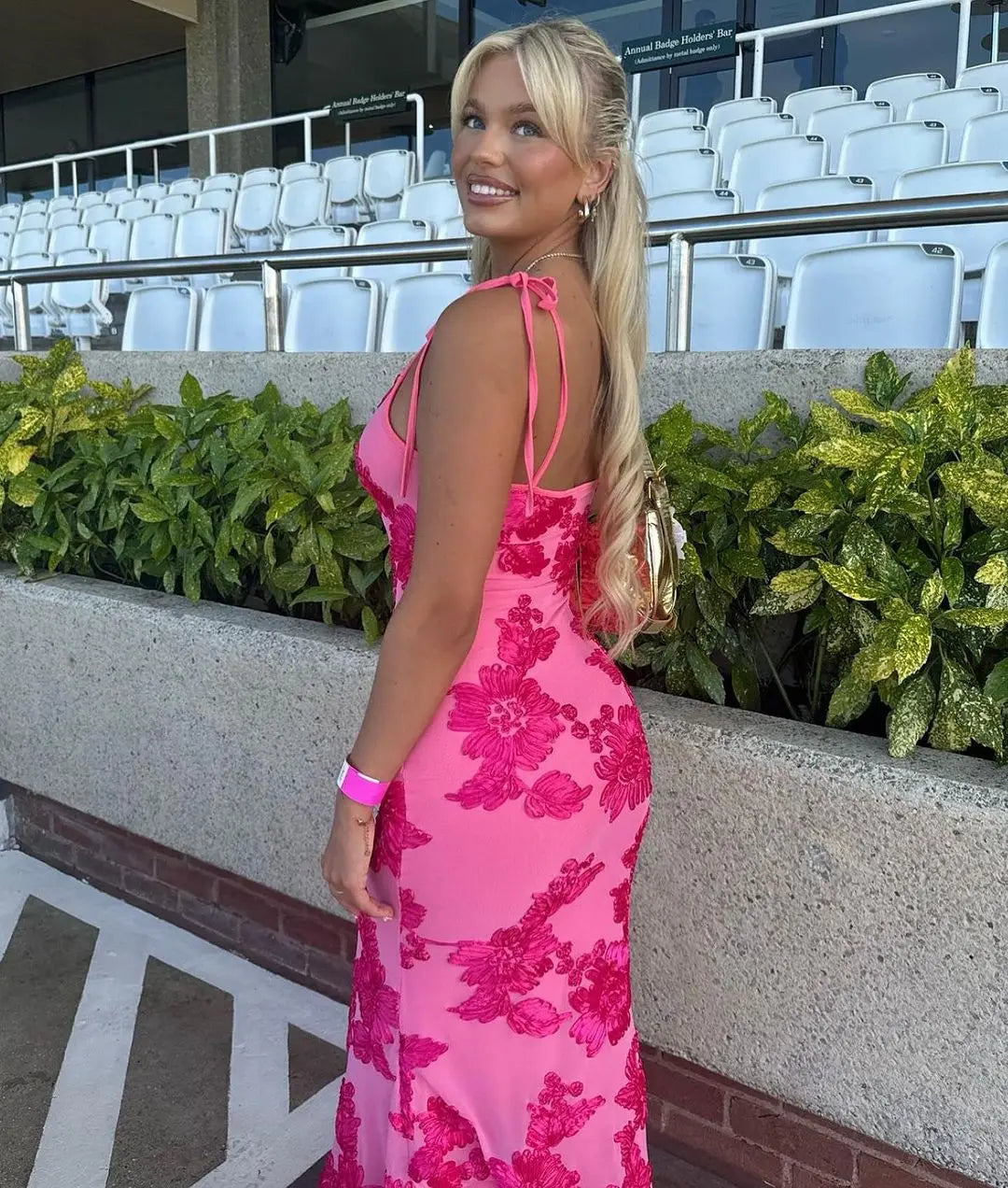 Vestido Curto Bordado com Costas Descobertas — foto 33 | Tolobasao