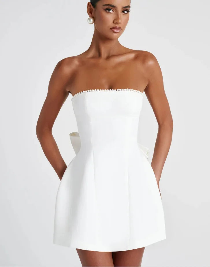 Vestido Curto com Laço de Pérolas e Costas Descobertas — foto 39 | Tolobasao