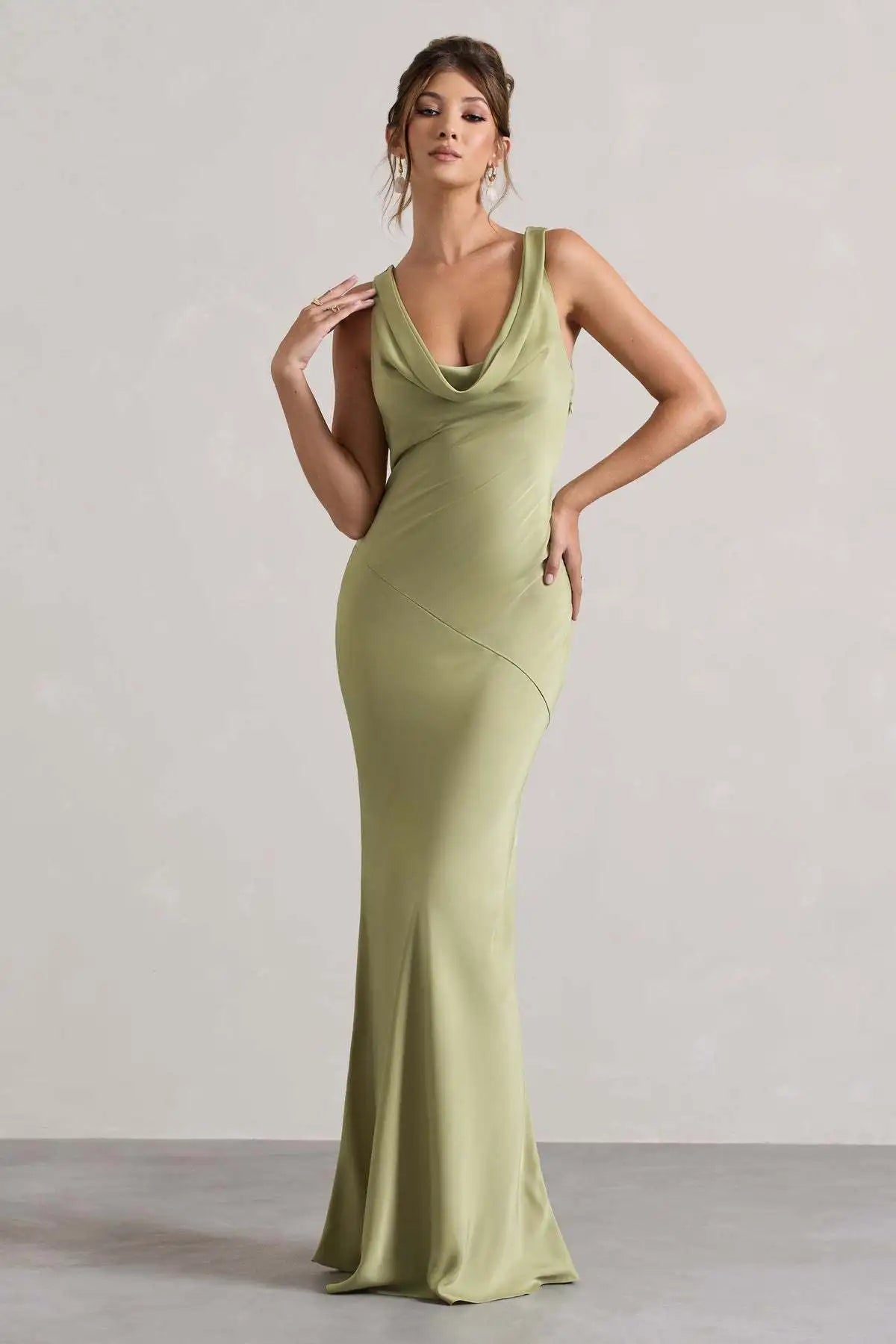 Vestido Comprido de Cetim com Costas Descobertas — foto 38 | Tolobasao