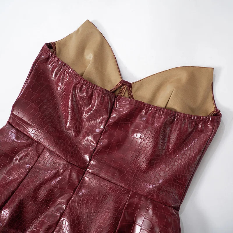 Vestido Curto com Efeito Couro e Decote sem Alças — foto 18 | Tolobasao