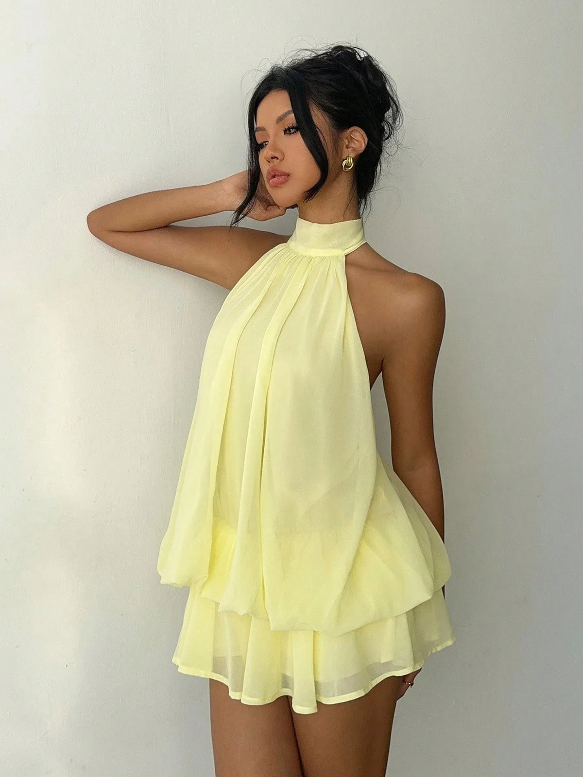 Vestido Curto de Chiffon com Decote Halter — foto 33 | Tolobasao