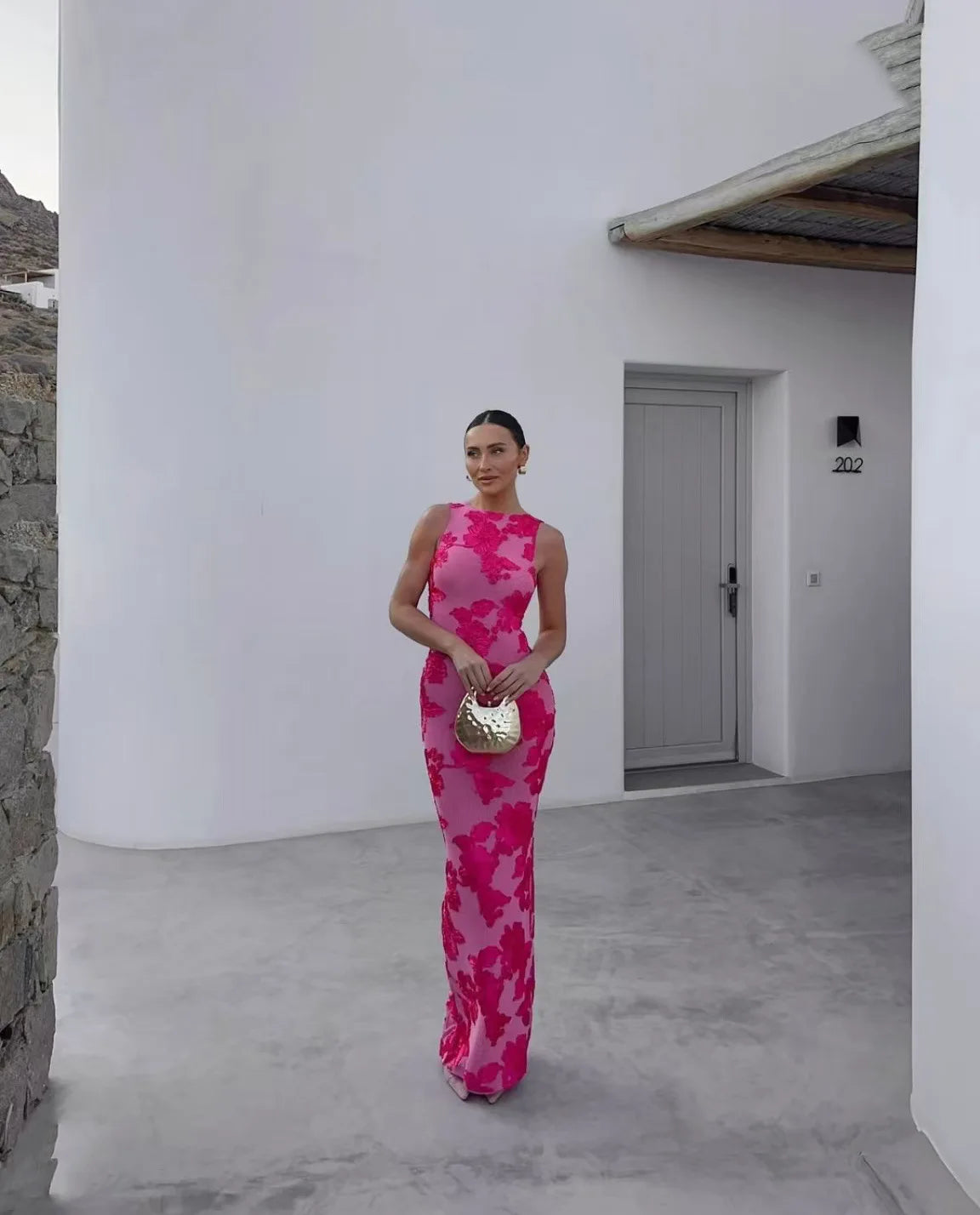 Vestido Curto Bordado com Costas Descobertas — foto 29 | Tolobasao