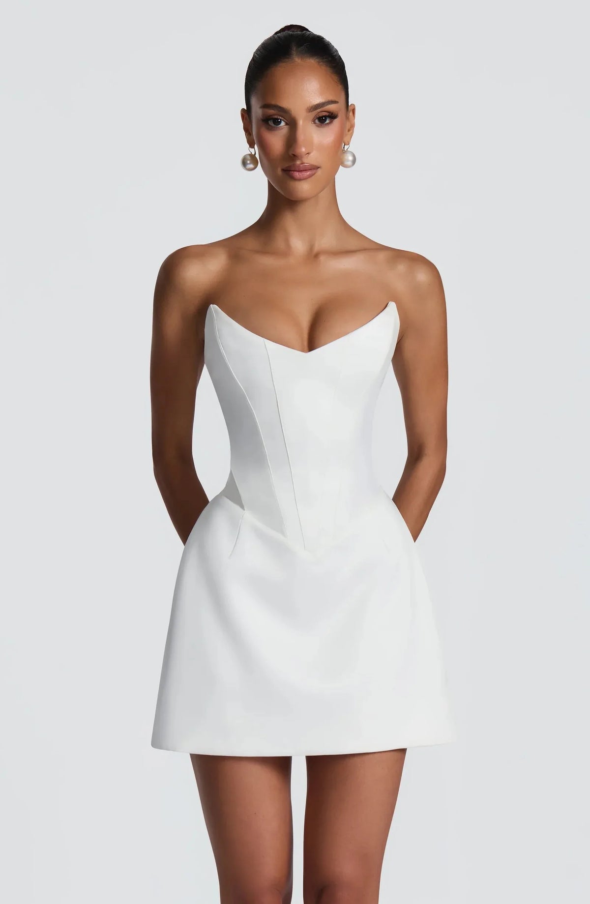 Vestido Curto Branco sem Alças com Corpete — foto 5 | Tolobasao