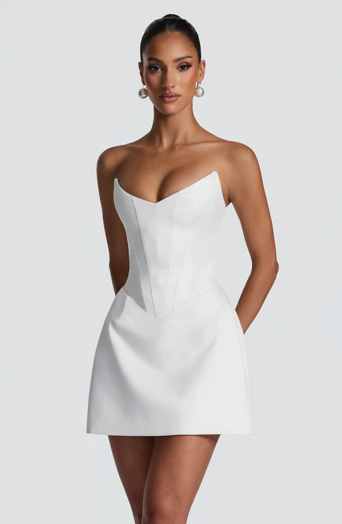 Vestido Curto Branco sem Alças com Corpete — foto 25 | Tolobasao