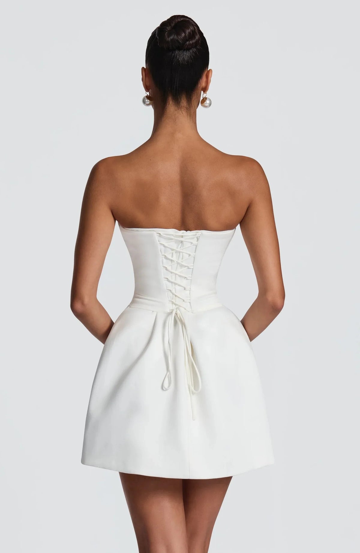 Vestido Curto Branco sem Alças com Corpete — foto 4 | Tolobasao