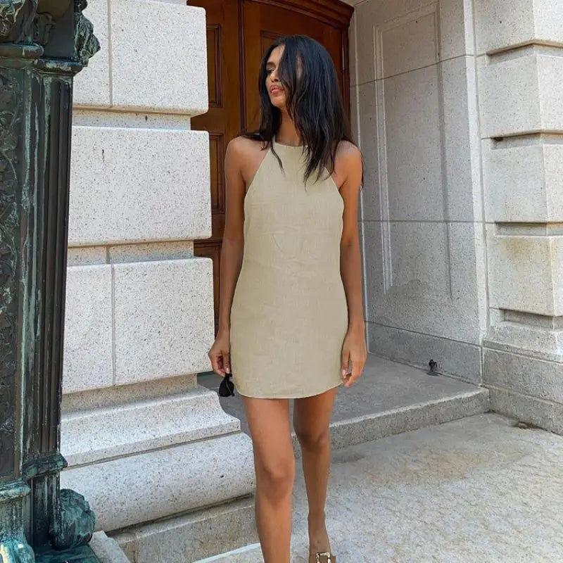 Vestido Curto de Linho com Decote Halter — foto 4 | Tolobasao