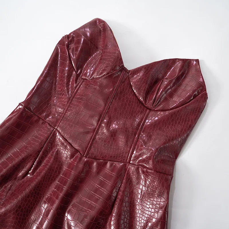 Vestido Curto com Efeito Couro e Decote sem Alças — foto 14 | Tolobasao