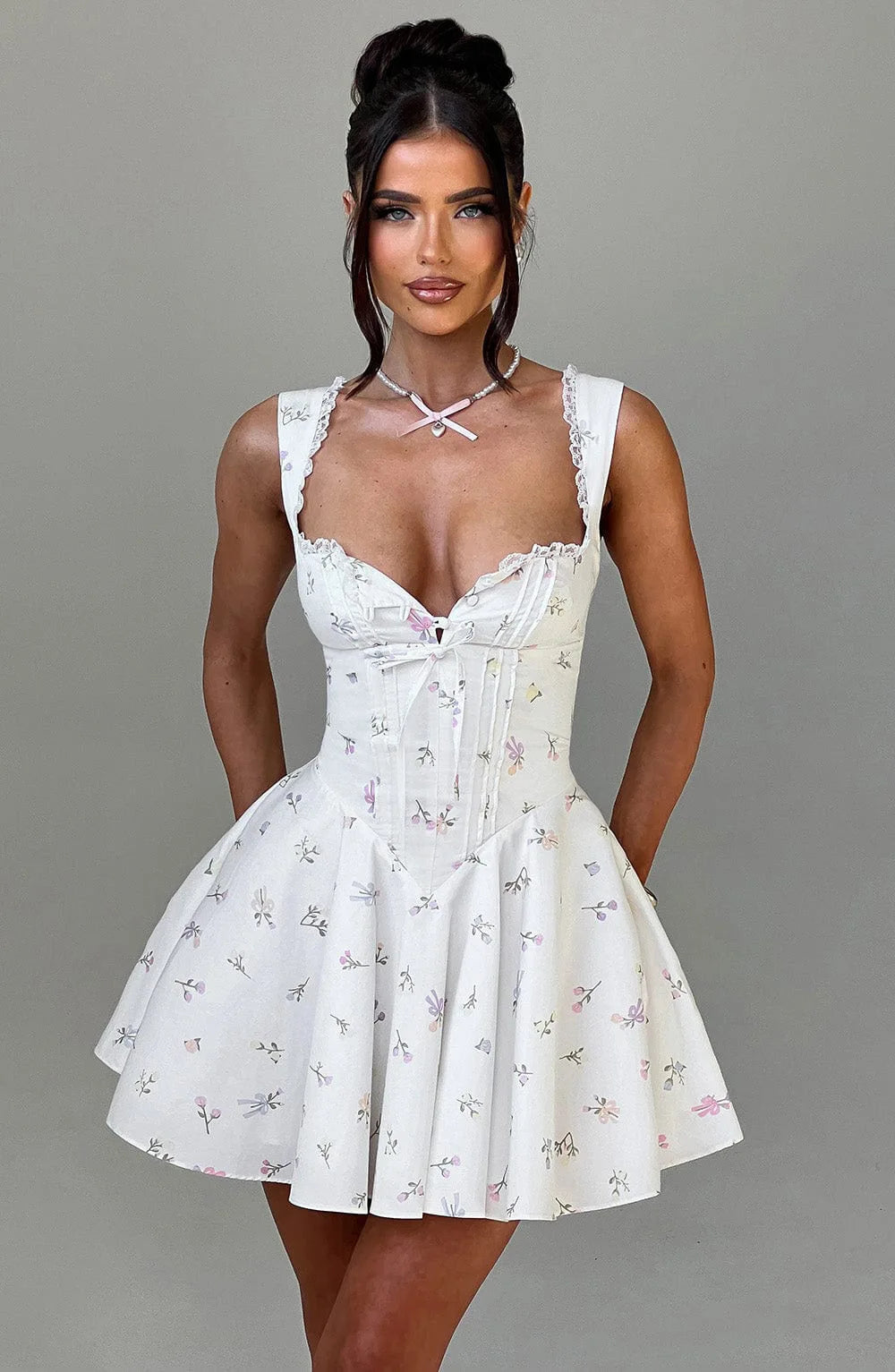 Vestido Curto com Corpete de Renda e Botões — foto 47 | Tolobasao