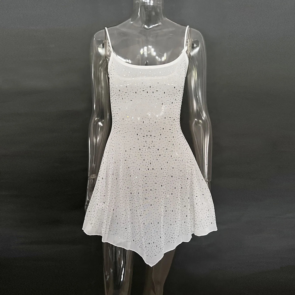 Vestido Curto com Brilho e Pedrarias — foto 38 | Tolobasao