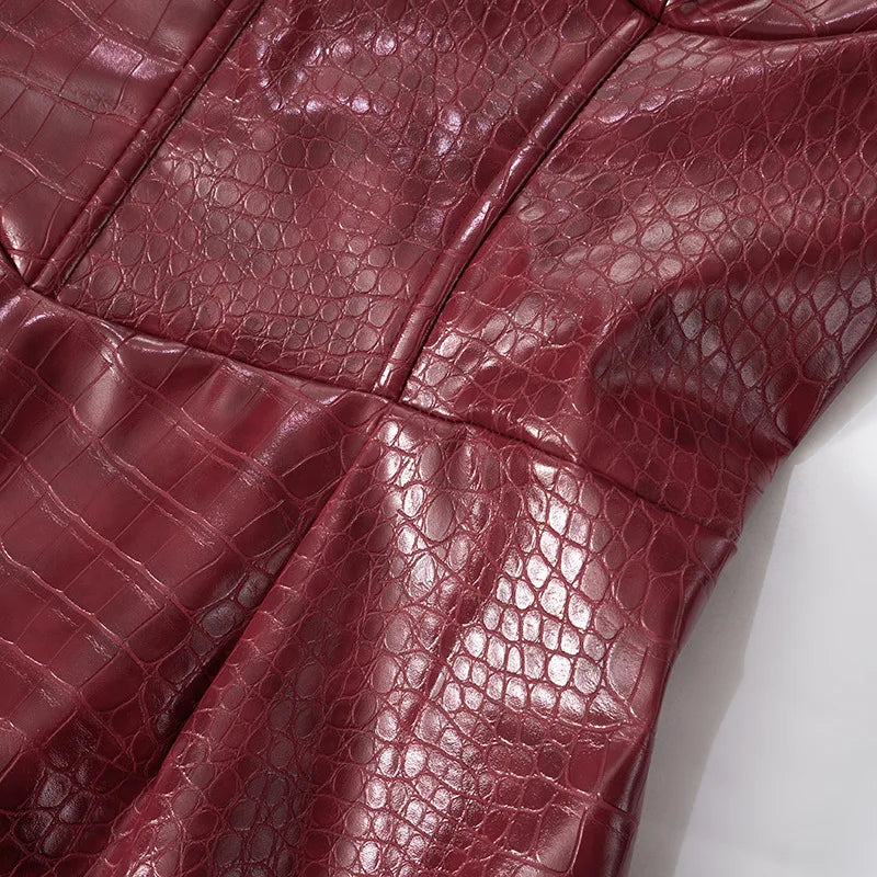 Vestido Curto com Efeito Couro e Decote sem Alças — foto 16 | Tolobasao