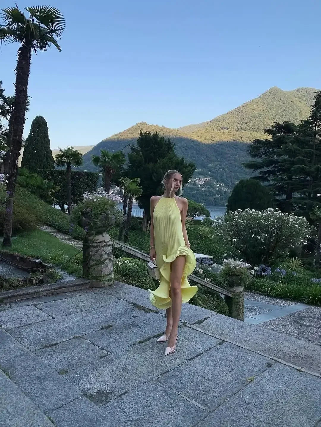 Vestido Midi Plissado com Decote Halter — foto 24 | Tolobasao