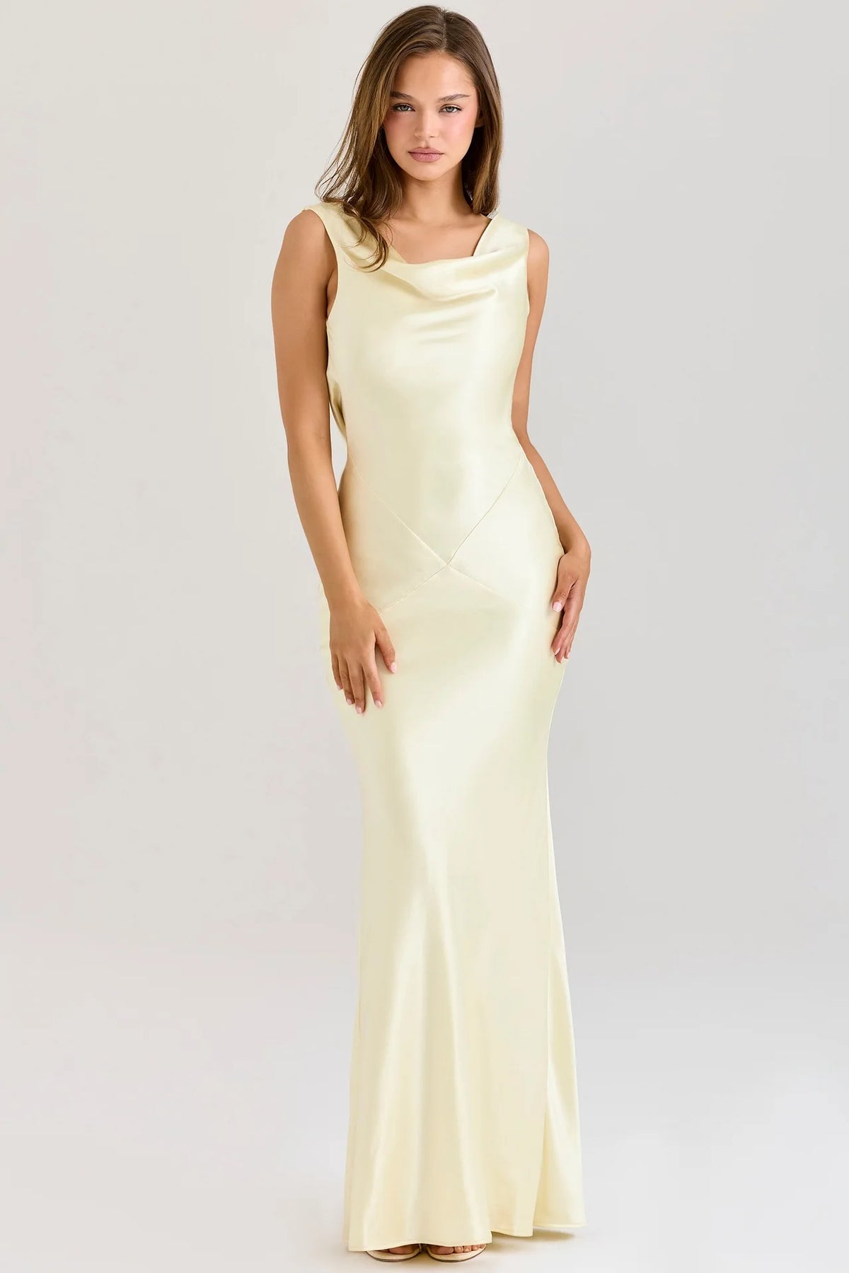 Vestido Comprido Acetinado com Costas Descobertas — Amarelo — foto 26 | Tolobasao