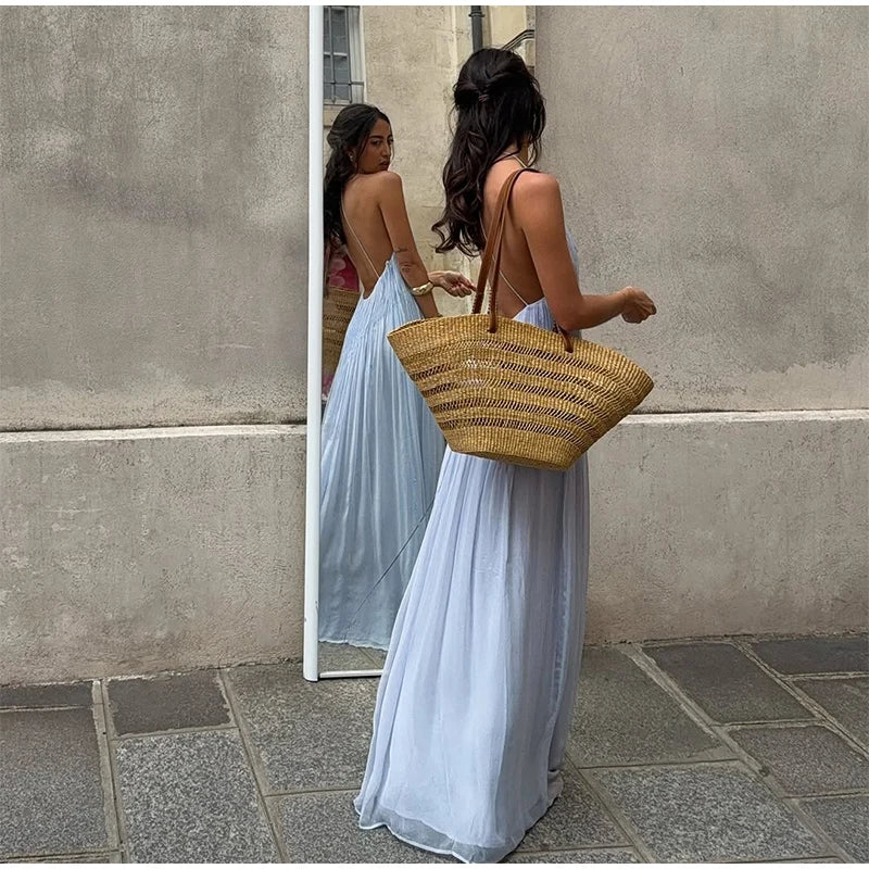 Vestido Comprido Plissado com Decote Halter e Costas Descobertas em Azul — foto 5 | Tolobasao